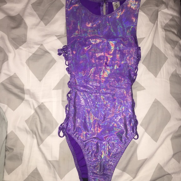 Light purple holographic lace-up rave bodysuit - Picture 3 of 7
